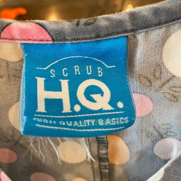 Scrub H.Q. Ladies SZ Small Top Blue/Green/Pink Floral - Picture 3 of 7